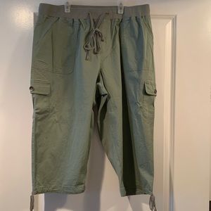 Crop Cargo Pants; Cato; 18/20W; Dark Sage Green; Excellent Condition